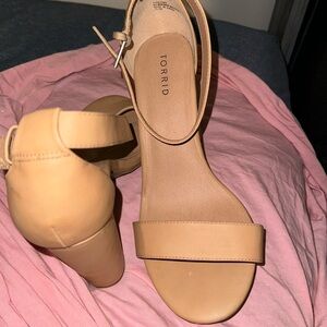 Like new Beige torrid platform heels 10.5